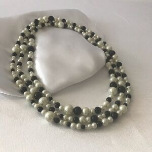 Pearl necklace 3 individual strands of‎ black & white fashion pearls.